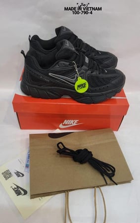 حذاء رجالي من ماركة نايك NIKE