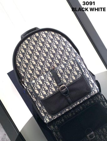 حقيبة ظهر من ماركة ديور (Dior)