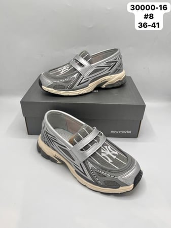 حذاء لوفر نسائي من ماركة نيو بالانس New Balance 1906L V1 باللون الفضي