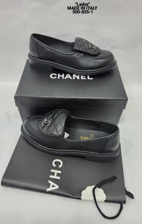 حذاء نسائي من ماركة شانيل(Chanel)