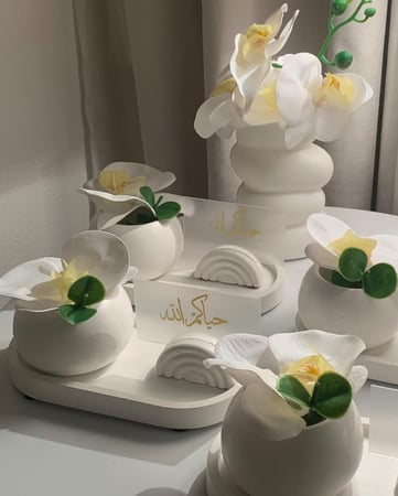 أطقم ضيافة  اوف وايت مع اكريلك ورد
