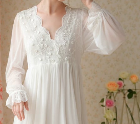 قميص فاخر من الجبير الفرنسي بتصميم أنثوي وأنيق