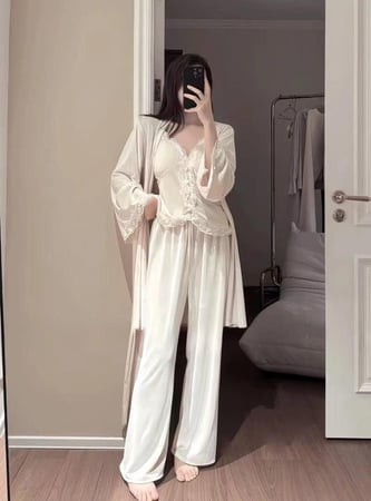 بيجاما الأنوثة من القطيفة الفاخرة والدانتيل أنيقة مكونة من 3 قطع-