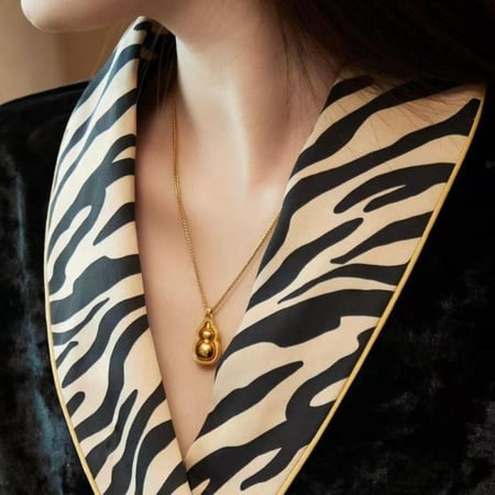 بيجاما طبعات النمر من المخمل الفاخر وأزارير اللؤلؤ- (أسود ملكي)