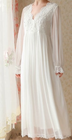 قميص فاخر من الجبير الفرنسي بتصميم أنثوي وأنيق