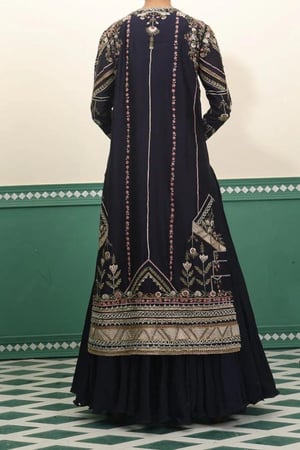 كورتا هندية بفتحة أمامية.