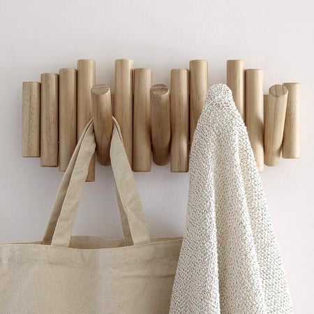 علاقة ملابس خشب من متجر فى المنزل - At Your Home