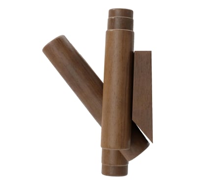 علاقة ملابس خشب من متجر فى المنزل - At Your Home