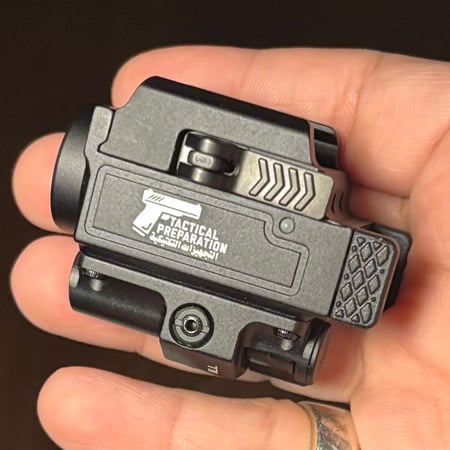 كشاف وليزر اخظر للمسدس