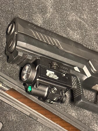 كشاف وليزر اخظر للمسدس