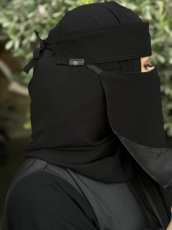 نقاب مبطن حرير مع لوقو