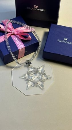 ميدليه سورافسكي شامل الملحقات