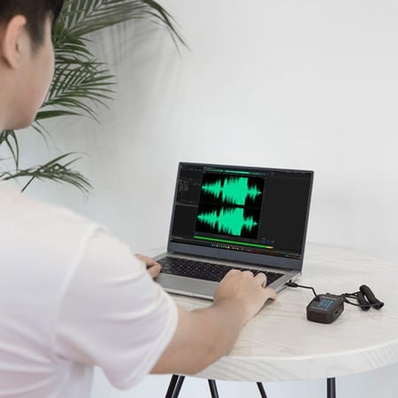 Saramonic Blink500 Pro B8 2.4GHz Four-Channel Wireless Microphone System