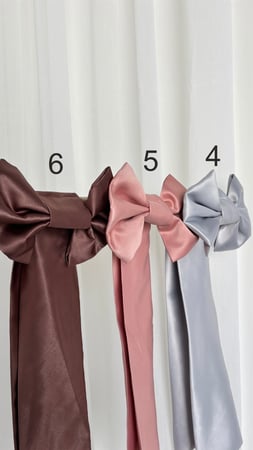 لوحة مع تنسيق ورد وفيونكة