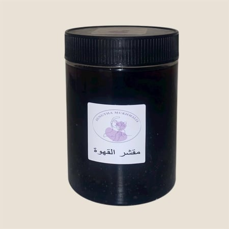 سنفرة القهوة تحتوي على زيوت ومكونات طبيعية آمنه للاستخدام تعمل على ازالة الجلد الميت وتنعيم الجسم تستخدم بطريقة فرك دائرية على الجسم ثم تغسل بالماء ملاحظة: الترطيب بعد استخدام السنفرة خطوة مهمة للحصول على نتائج مرضية تستخدم مره واحدة بالاسبوع