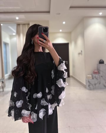 أفرول بخامه  باربي وشيفون تطريز ورود ابيض