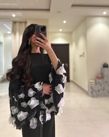 أفرول بخامه  باربي وشيفون تطريز ورود ابيض