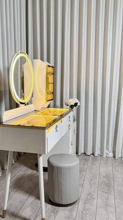 طاولة مكياج