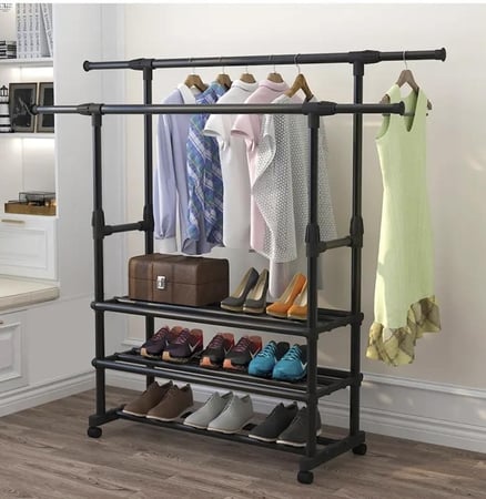 علاقة ملابس