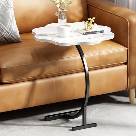 طاوله بجانب السرير