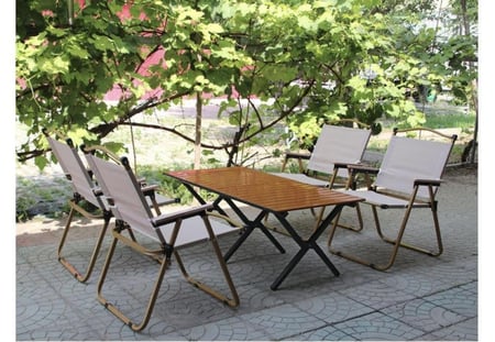 طاولة خشبية قابلة للطي