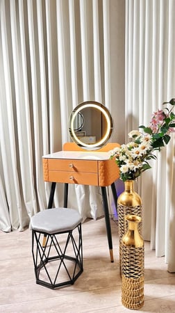 طاولة تسريحة