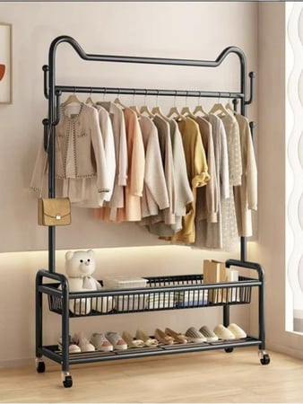 علاقة ملابس كبيرة