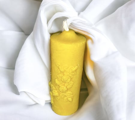 الشمعه الفرنسيه بشمع عسل الباحه الطبيعي بروائح مميزه