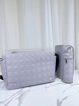 شنطة مواليد ديور فضي