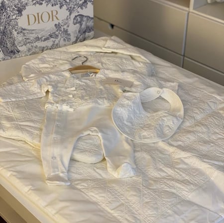 طقم مواليد ديور ابيض