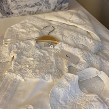 طقم مواليد ديور ابيض