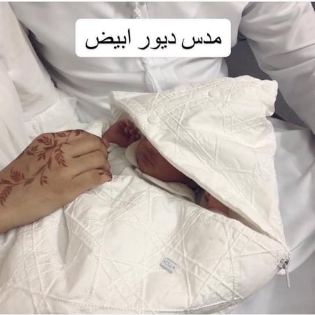 طقم مواليد ديور ابيض