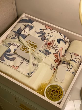 طقم سجاده+شرشف صلاه +مبخره +سبحة+ حصن المسلم+ بيت للمصحف