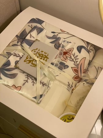 طقم سجاده+شرشف صلاه +مبخره +سبحة+ حصن المسلم+ بيت للمصحف