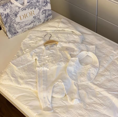 طقم مواليد ديور ابيض