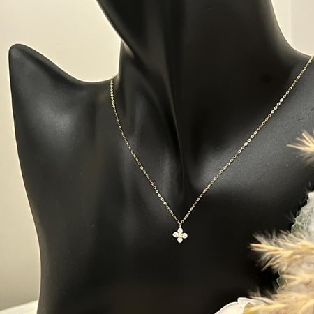 عقد ذهب الزهرة عيار 18