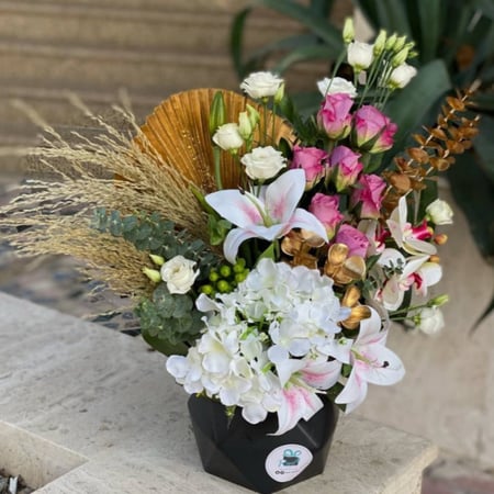 فازة ورد صناعي