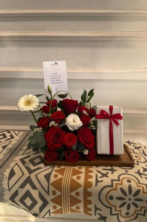 تنسيق الهدية على ستاند