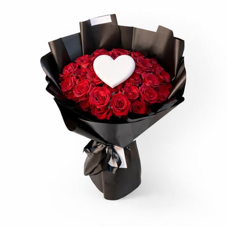 باقة ورد احمر مع قلب ابيض- توصيل بجدة والرياض