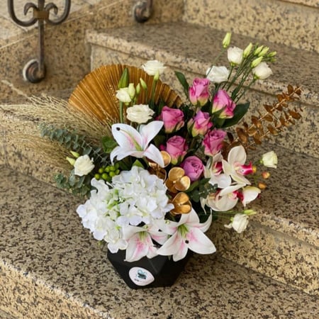 فازة ورد صناعي