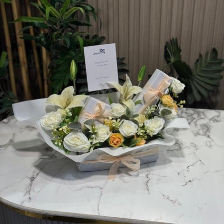 تنسيق هدية ورد صناعي