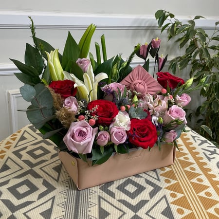 تنسيق الهدية بالورد الطبيعي