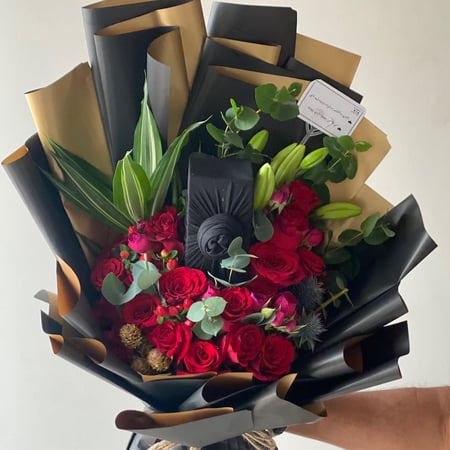 تنسيق الهدية بباقة ورد