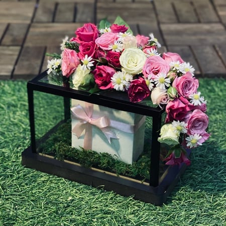 تنسيق داخل صندوق زجاجي