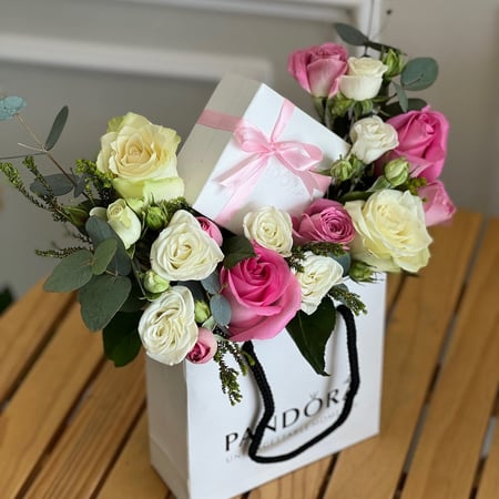 تنسيق كيس ماركة باندورا بالورود