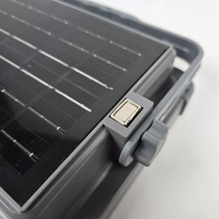 كشاف العمل الاحترافي (Solarna LED G423) – إضاءة شمسية قوية وتصميم عملي لكل التضاريس!