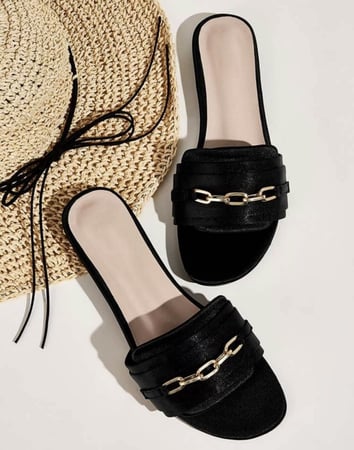 حذاء اسود مفتوح من الامام