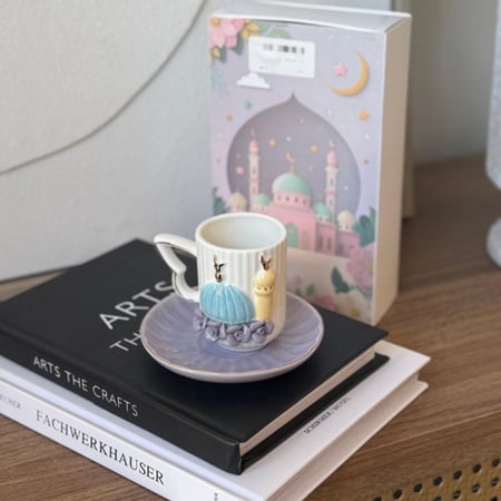 كوب مع الصحن