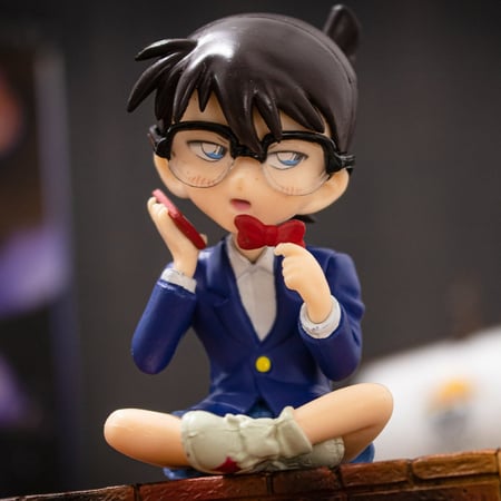 مجسم شخصيات الانمي شخصية كونان المحببة لعشاق تزيين التابلو بتصميم  جميل و لطيف , للسيارة و الكمبيوتر  و المكتب