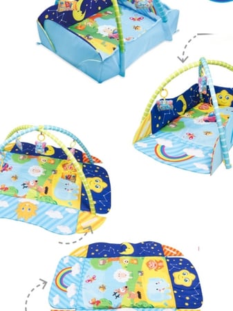 سجادة اللعب للأطفال الصغار مثالية ومريحة لتطوير حركة الطفل . مصنوعة من مواد ناعمة وآمنة